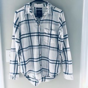 ⭐️ Boyfriend Fit Plaid American Eagle Button down